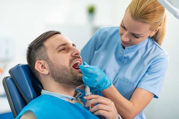 The Benefits Of Seeing A Same Day Dentist For Dental Emergencies